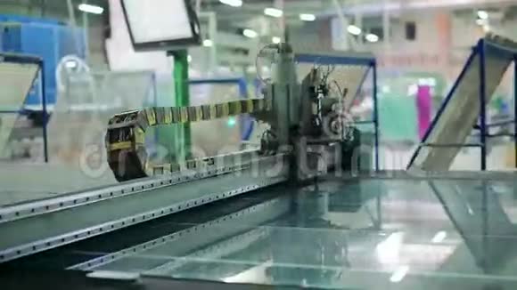 制造机窗玻璃的生产4K视频的预览图