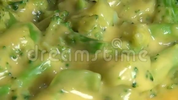 加奶酪酱的西兰花蔬菜视频的预览图