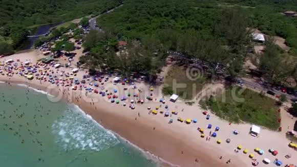 天堂海滩美丽的海滩世界各地美妙的海滩格鲁马里海滩巴西里约热内卢视频的预览图