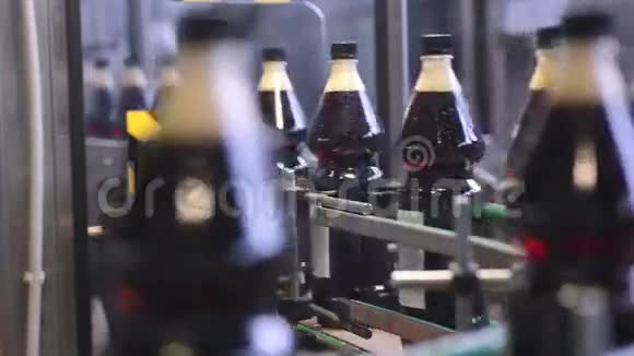 输送机用于生产碳酸鲜饮视频的预览图