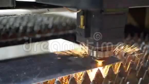 数控激光切割金属视频的预览图