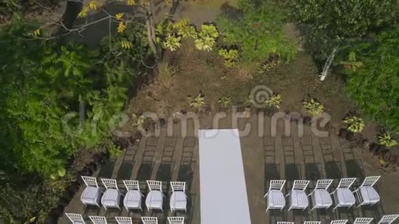 户外婚礼视频的预览图