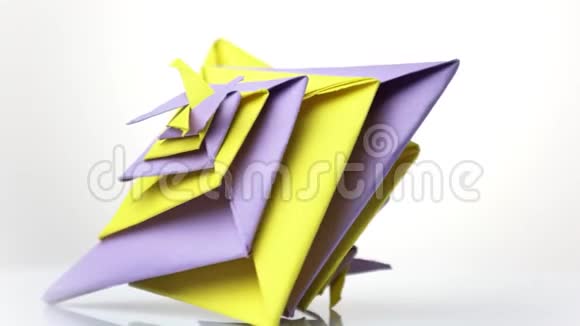 五颜六色的折纸玩具视频的预览图