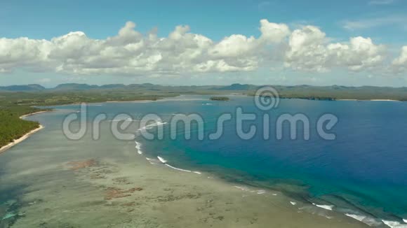 暹罗岛和海洋鸟瞰图视频的预览图