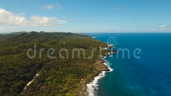 热带岛屿的洛基海岸视频的预览图