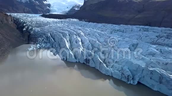 冰岛的斯夫纳费尔斯赫尔冰川视频的预览图