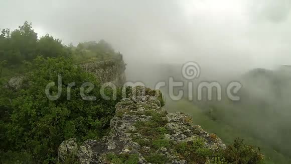 山里的雨克里米亚乌克兰高原巴巴达格洞城曼古普凯尔视频的预览图