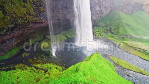 塞尔贾兰多斯瀑布美丽的夏日晴天冰岛视频的预览图