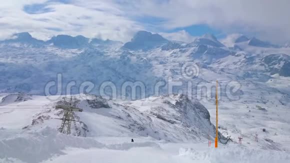 奥地利达赫斯里彭斯坦的冬季景观视频的预览图