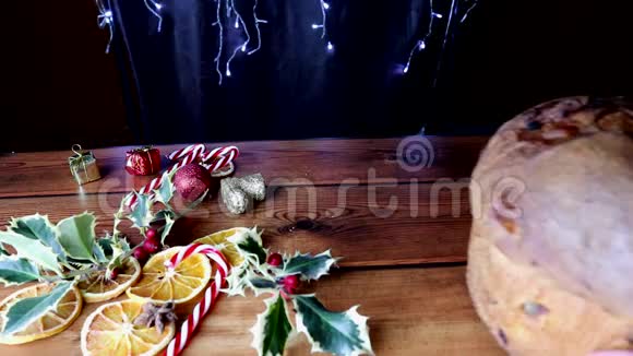 意大利传统的圣诞蛋糕帕内酮视频的预览图