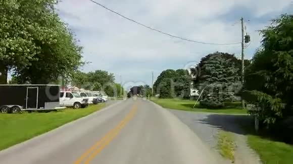 沿着阿米什乡村行驶穿过马和巴吉视频的预览图