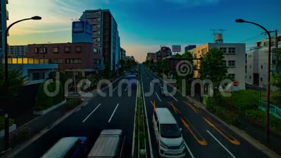 东京Kanpachi大道的市中心街道的时间推移白天的大范围倾斜视频的预览图