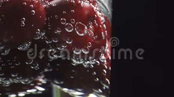 维生素樱桃饮料和苏打水视频的预览图