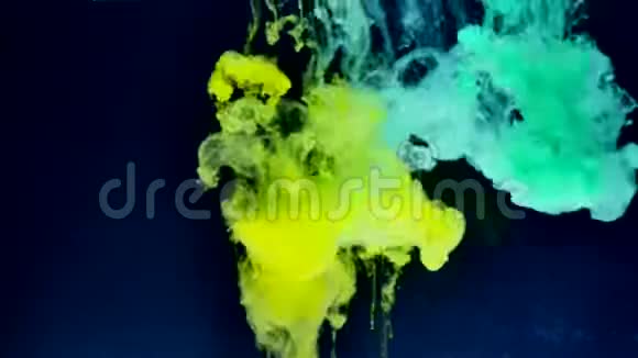 墨水在水中颜色爆炸视频的预览图