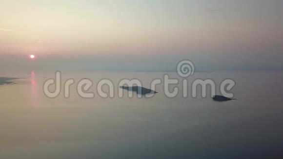 夏天贝加尔湖的日出视频的预览图