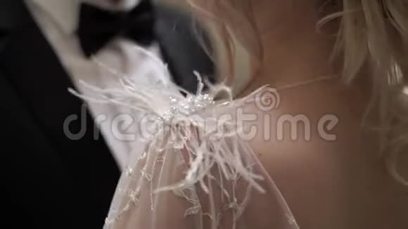 新郎新娘拥抱视频的预览图