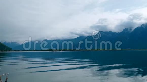 日内瓦湖的旅游船视频的预览图