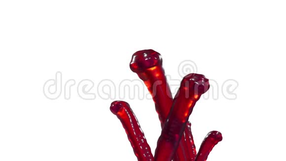 美丽的喷泉红色液体飞溅喷泉3D白色背景与阿尔法哑光许多果汁流升高视频的预览图