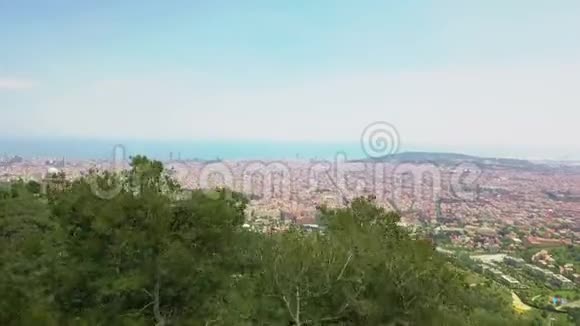 从空中俯瞰巴塞罗那视频的预览图
