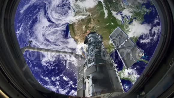 从国际空间站的窗口看地球视频的预览图