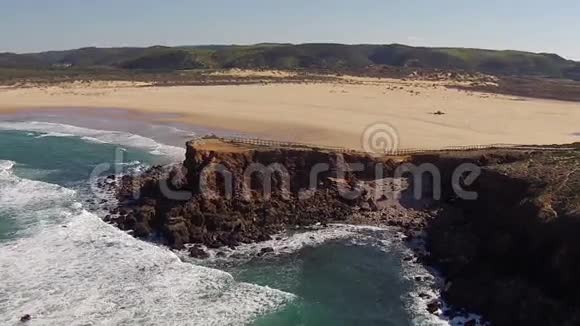 从葡萄牙卡拉帕特拉海滩起飞视频的预览图