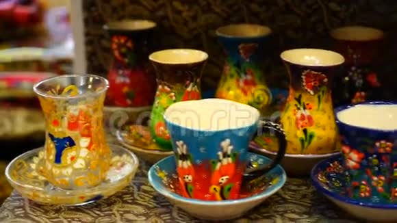 店内古董东方陶瓷器视频的预览图