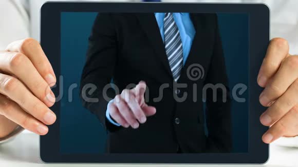 数字平板显示商人视频的预览图