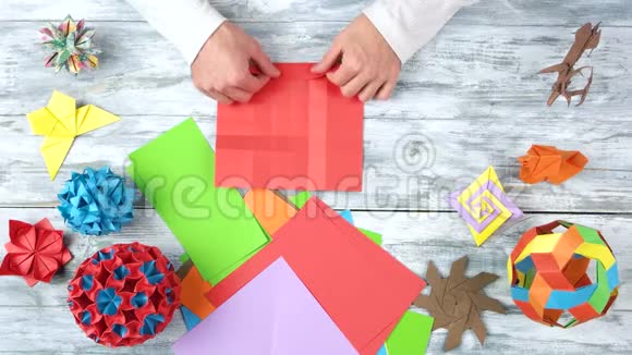 折叠红色折纸纸视频的预览图