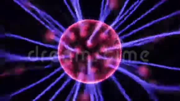 4K等离子体球在黑色背景下具有运动能量射线视频的预览图