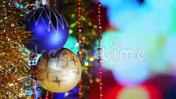 圣诞新年钟声和闪烁灯光背景特写视频的预览图