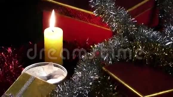 蜡烛和礼盒视频的预览图