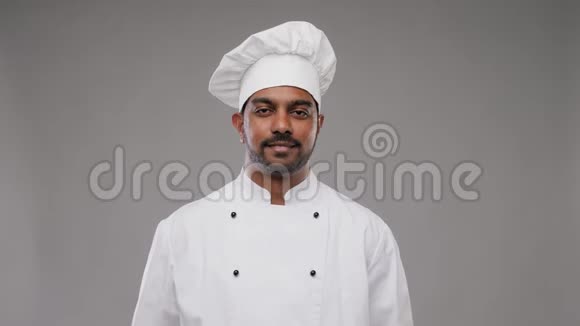 快乐的印度男厨视频的预览图