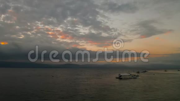 日落于海面菲律宾长滩岛视频的预览图