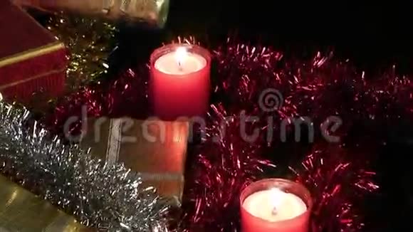 蜡烛和礼盒视频的预览图
