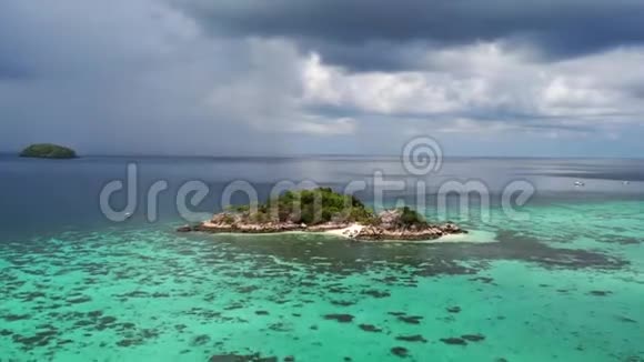 泰国令人惊叹的Kokra岛的空中景观视频的预览图