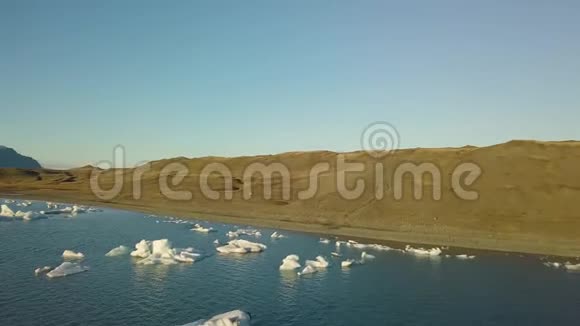 冰岛的冰湖视频的预览图