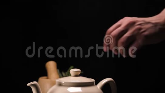 冲泡茶的过程茶道一杯新酒视频的预览图