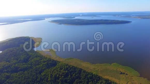 俄罗斯塞利格湖岛屿空中全景视频的预览图