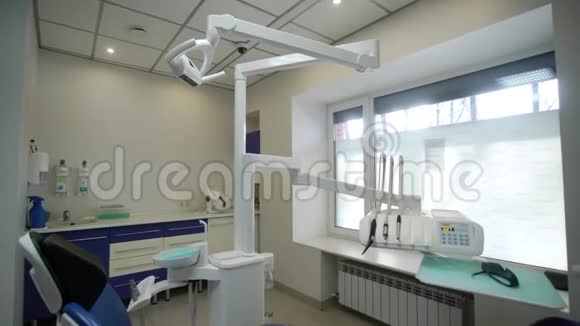 诊所的牙科椅视频的预览图
