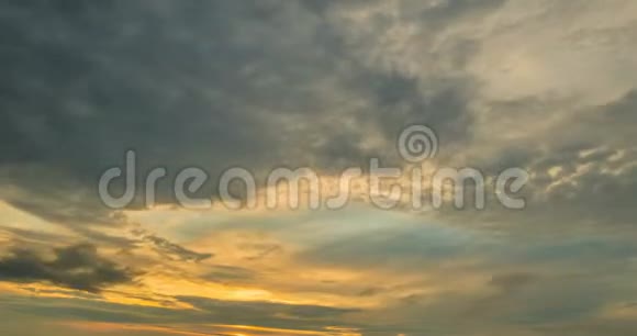 美丽的黄昏日落时间流逝视频的预览图
