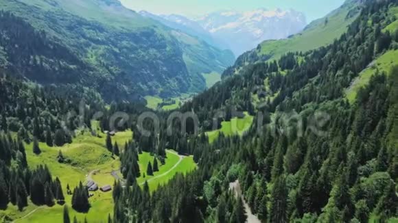 阿尔卑斯山中瑞士令人惊叹的大自然视频的预览图
