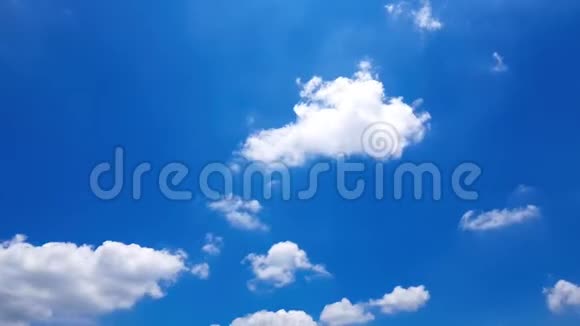 蓝天伴云移动时间流逝视频的预览图
