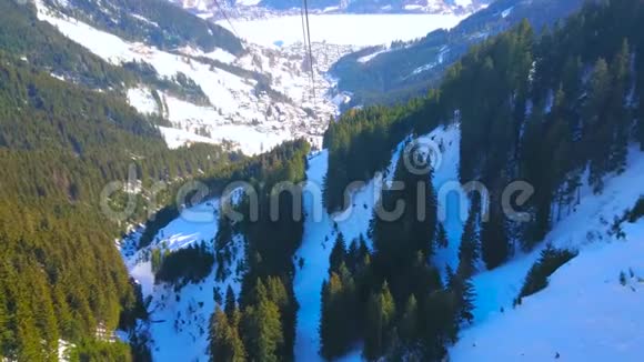 奥地利ZellamSeeSchmitten山缆车视频的预览图