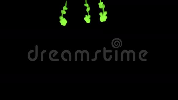 彩色墨水在水下以黑色为背景绿色墨水背景烟墨系列三维渲染体素视频的预览图
