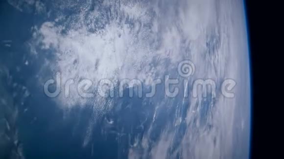 从国际空间站上看到的地球飓风风暴从太空席卷地球视频的预览图