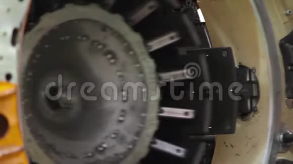 轮胎制造机器人机器视频的预览图