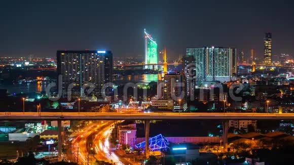 泰国曼谷市和夜间交通道路的时间流逝视频的预览图