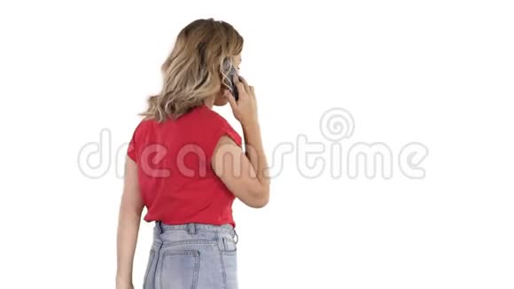 女人在白色背景上打电话视频的预览图