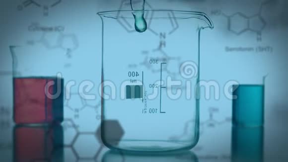 前景化学化合物数据和结构公式的实验室烧杯视频的预览图
