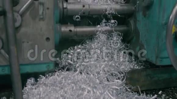 机器在工厂里视频的预览图
